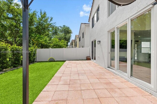 Foto del edificio - 15385 SW 51st St