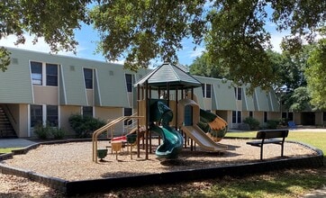 Building Photo - 800 N Hwy 123 Bypass