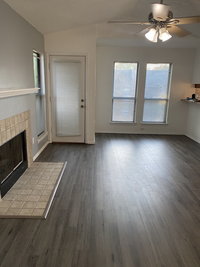 Building Photo - 1614 Pecan Chase Cir