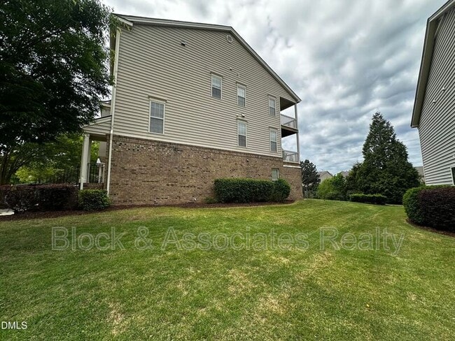 Building Photo - 400 Panorama Park Pl