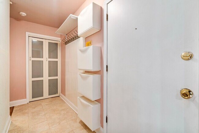 Foto del edificio - 2210 Country Club Dr