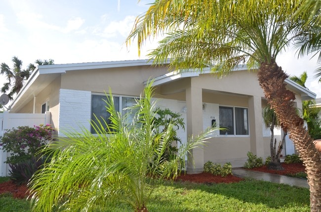 Building Photo - 1834 N 16th Ct