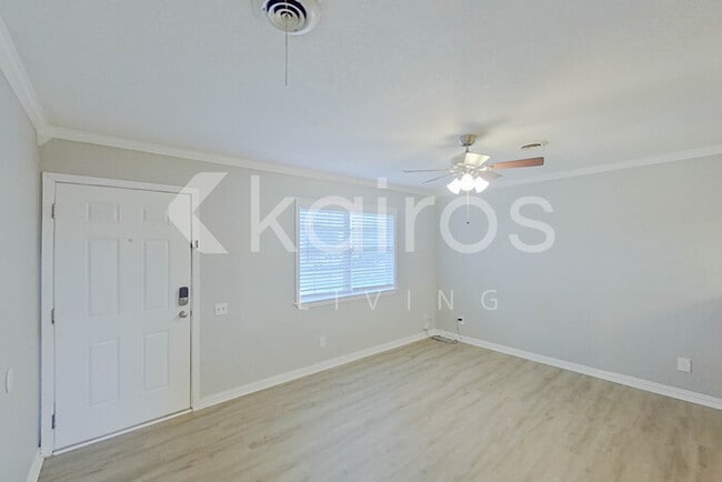 Building Photo - 1124 W Terry Rd