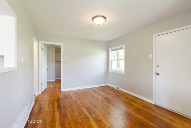 Building Photo - 127 Meadow Ln