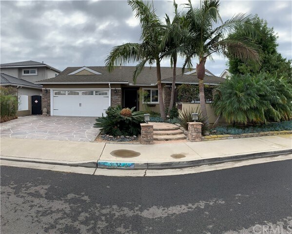 Foto principal - 9632 Chevy Chase Dr