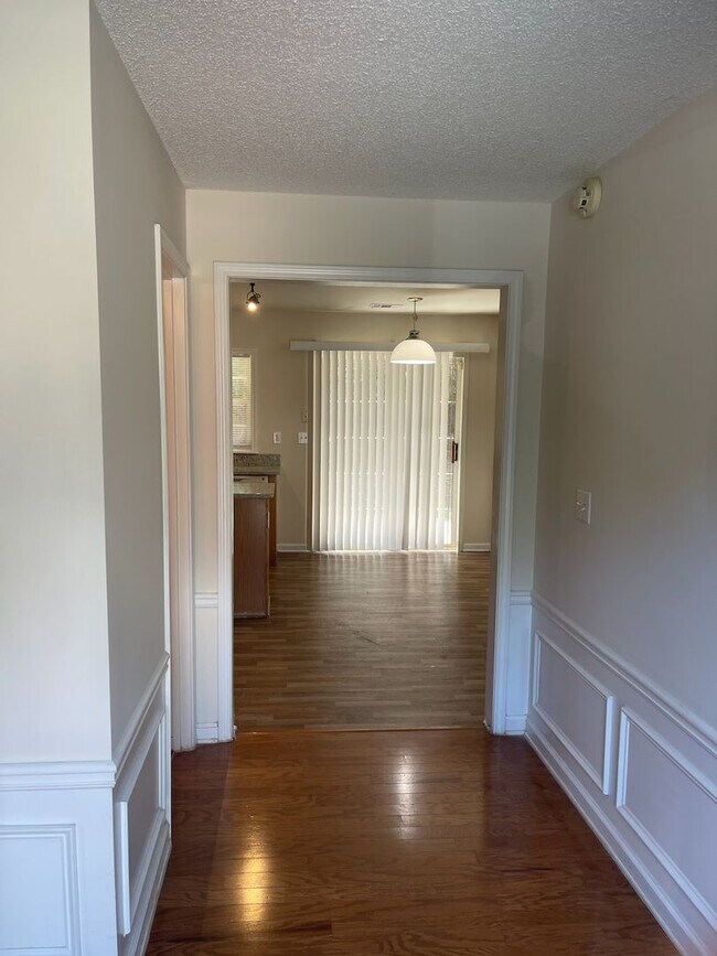 Foto del edificio - Gorgeous Peachtree Corners Home with Swim ...
