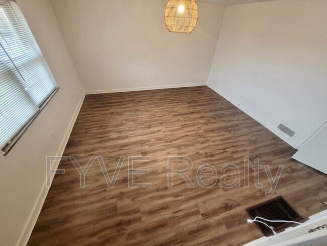 Foto del edificio - 1060 Sells Ave
