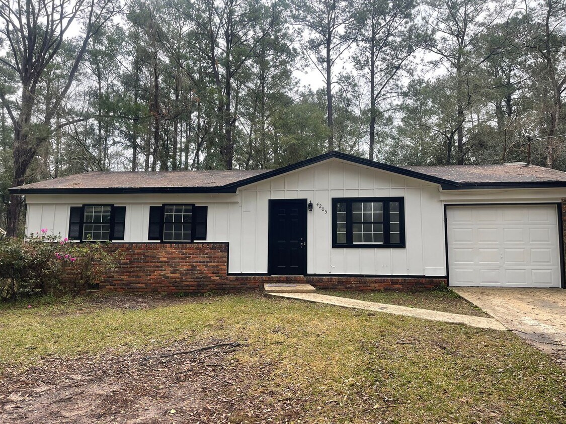 3 Bed 2 Bath home with garage in Lake Jackson House Rental in