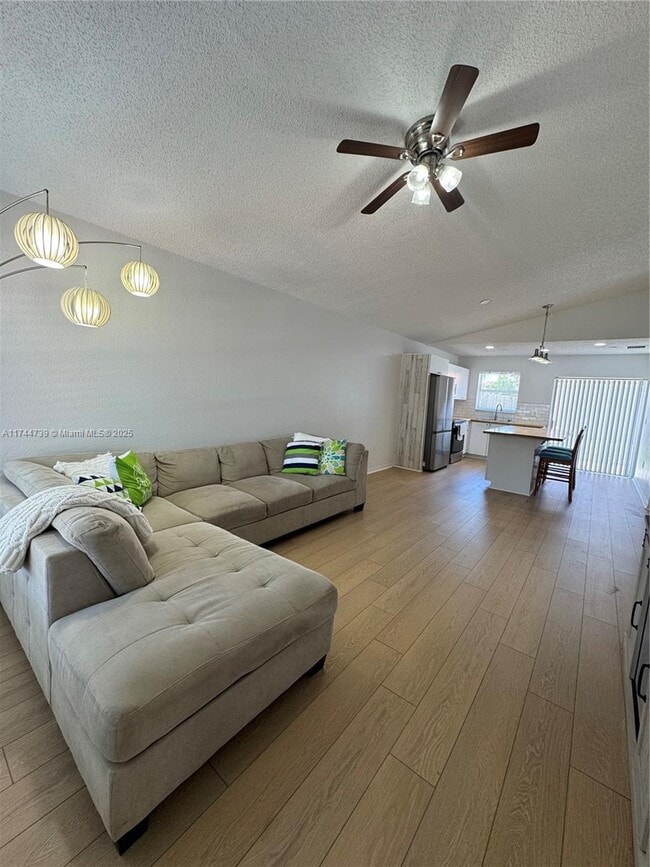 Foto del edificio - 8859 SW 215th Ln