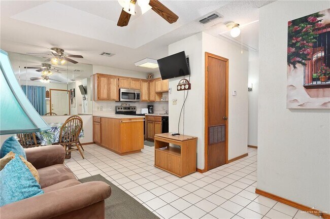 Building Photo - 1713 Oasis Dr