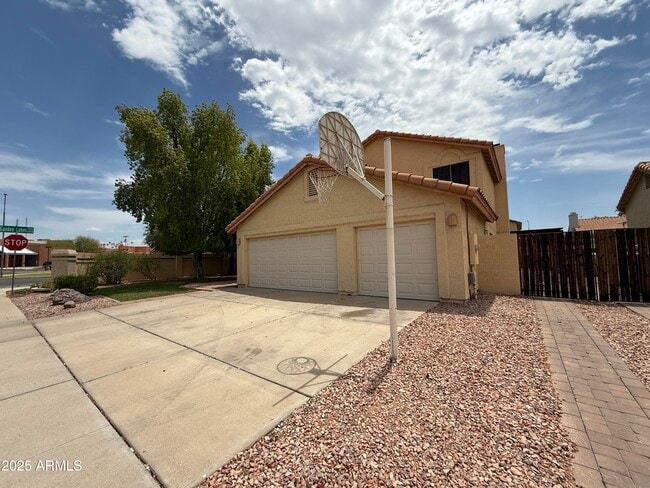 Building Photo - 3611 N 109th Dr