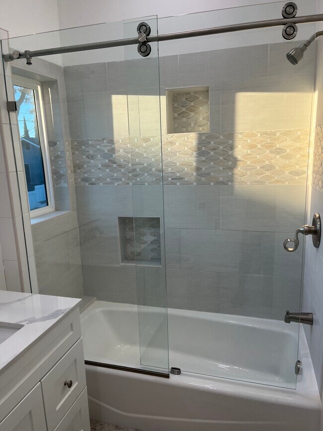 Building Photo - 8751 Rayford Dr