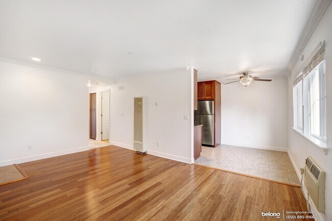 Building Photo - 2600 Cortez Dr