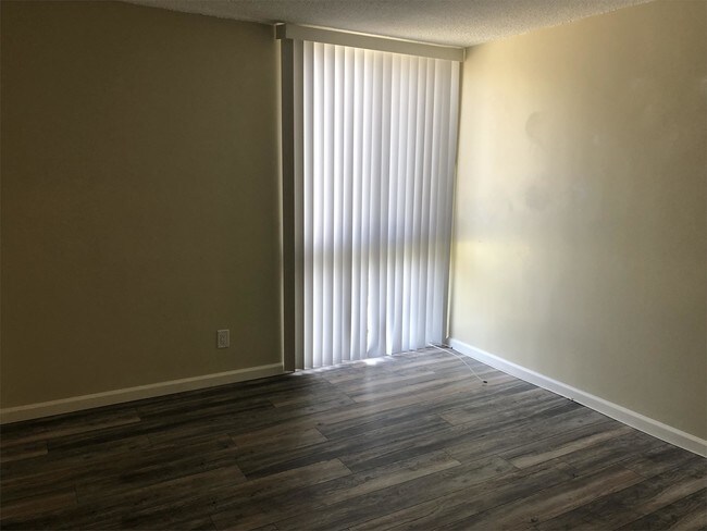 Foto del edificio - 3848-3858 W 226th St