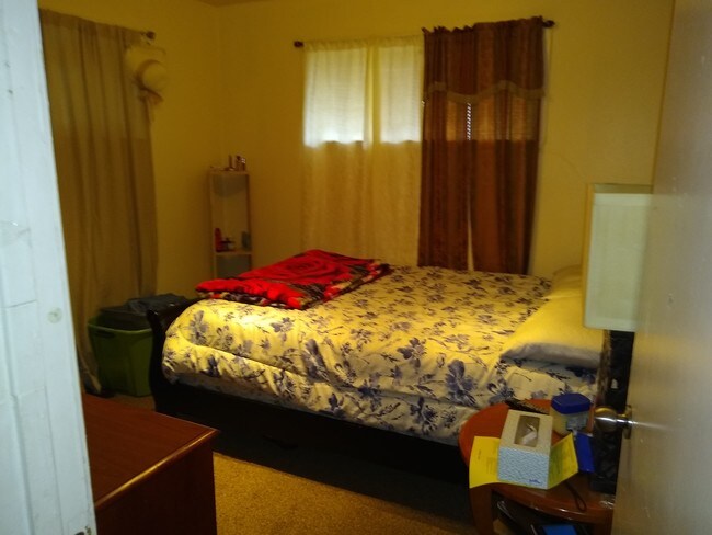 Cama 1 - 7742 Mclean St