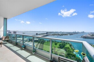 Building Photo - 900 Biscayne Blvd