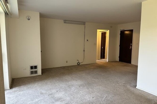 Building Photo - 1460 Fairlane Dr