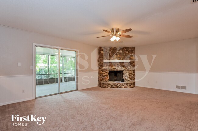 Foto del edificio - 833 Pine Forest Trail W