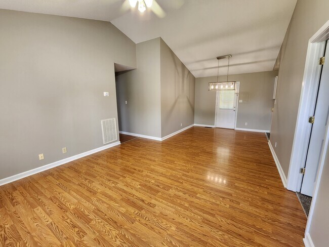 Building Photo - 157 Oak Tree Dr