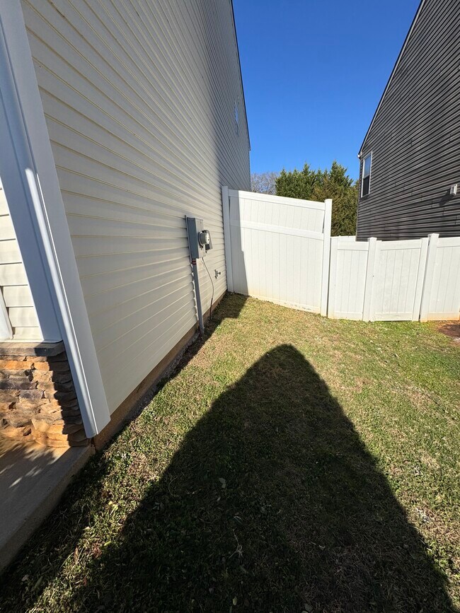 Building Photo - 291 Ranlo Ave