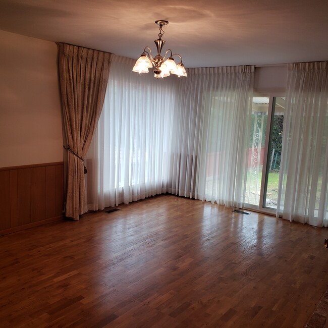 Family room - 2835 Arguello Dr