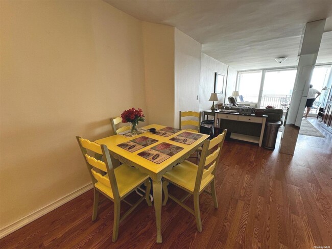Foto del edificio - 830 Shore Rd