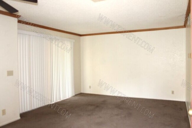 Building Photo - 2554 Olive Dr