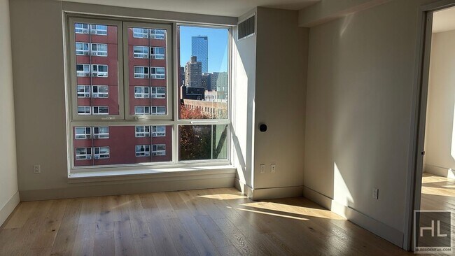 Foto del edificio - EAST 2ND ST