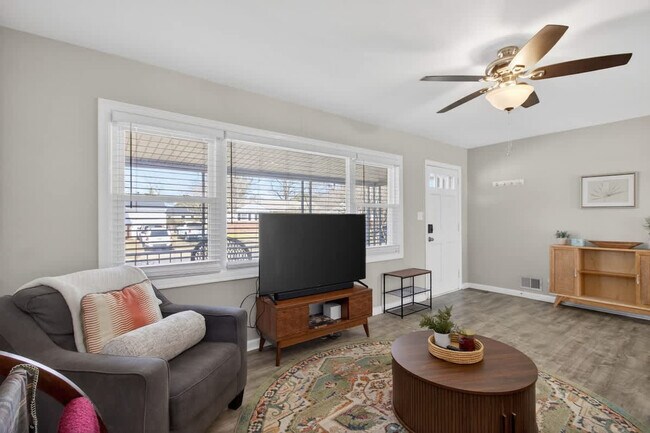 Building Photo - 1859 Branchwood St