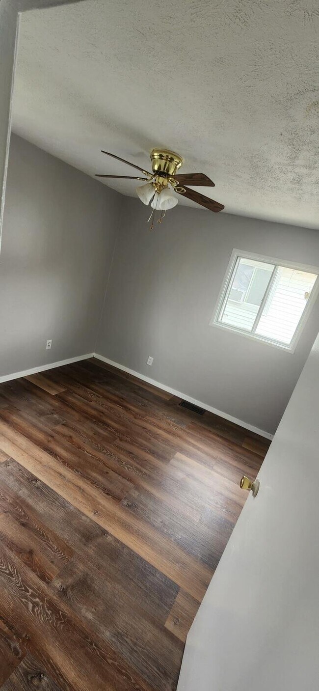 Foto del edificio - 17001 Lipton Ave