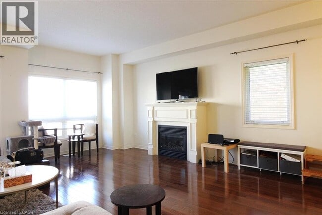 Building Photo - 110 Highland Rd E