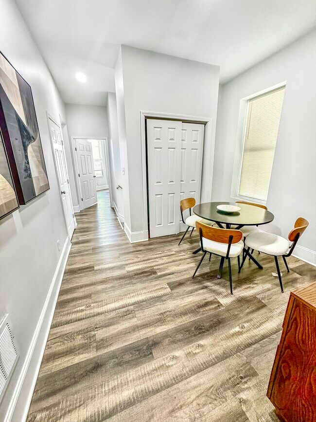 Foto del edificio - 4581 Gibson Ave