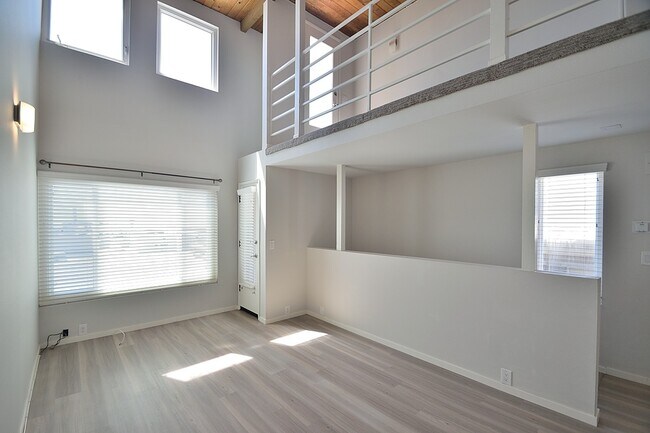 Building Photo - 2712 Manhattan Ave