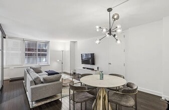 Building Photo - 161 W 61st St