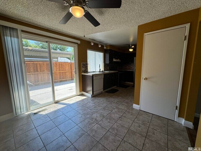 Building Photo - 850 Woodberry Dr