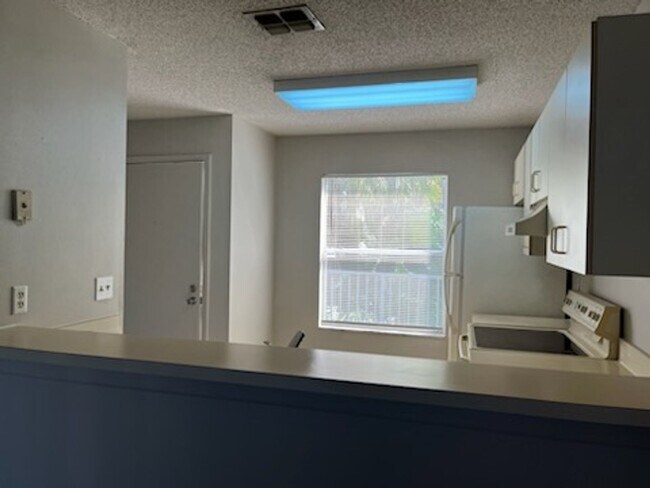 Foto del edificio - 1 BEDROOM 1 BATH CONDO $1,275
