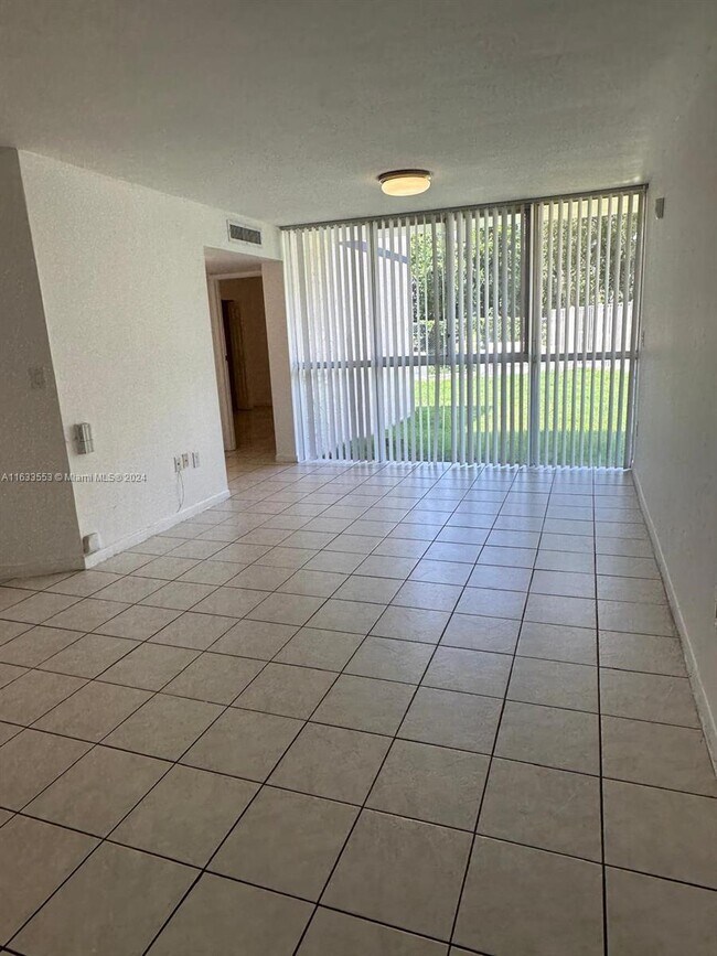 Foto del edificio - 7075 NW 186th St