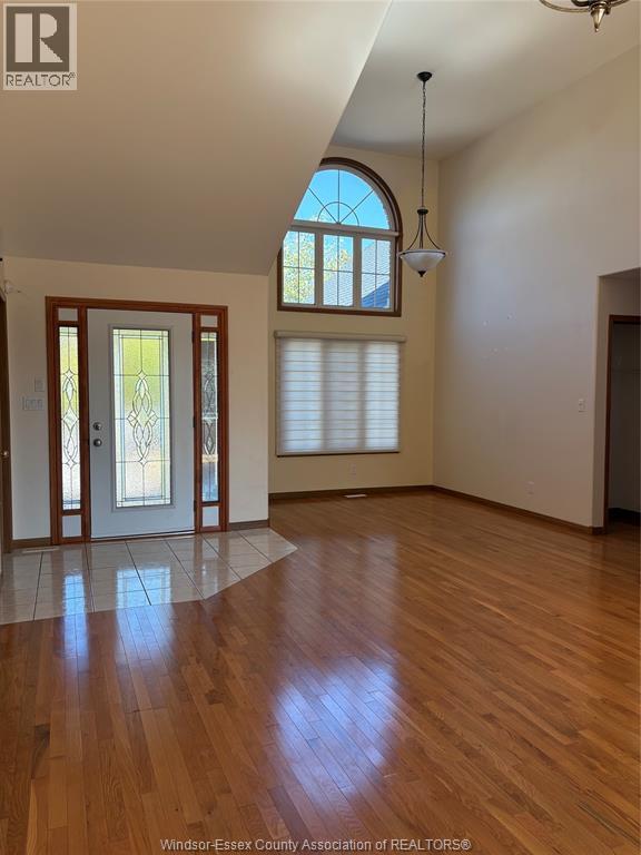 Photo du bâtiment - 823 Lake Shore Dr