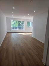 Building Photo - 250 Boul Alexis-Nihon