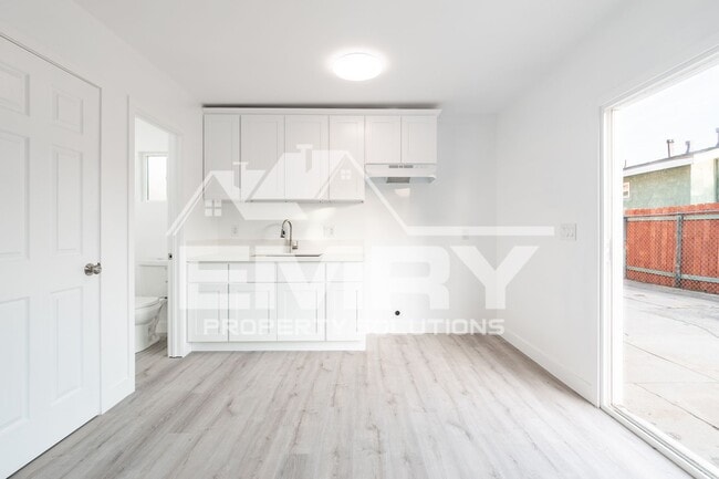 Foto del edificio - 6221 Fishburn Ave