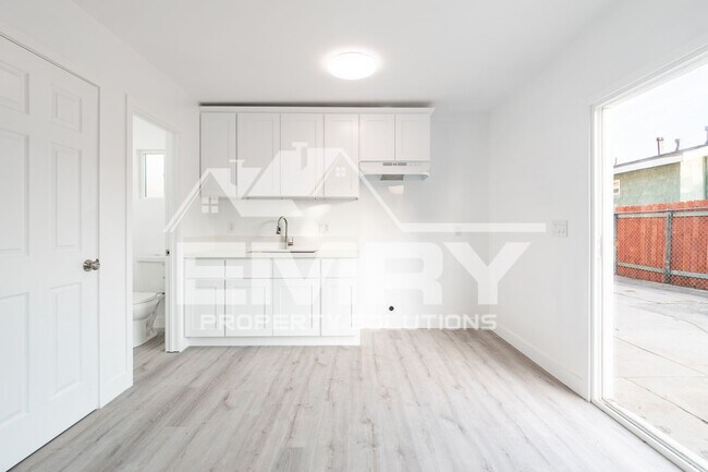 Building Photo - 6221 Fishburn Ave