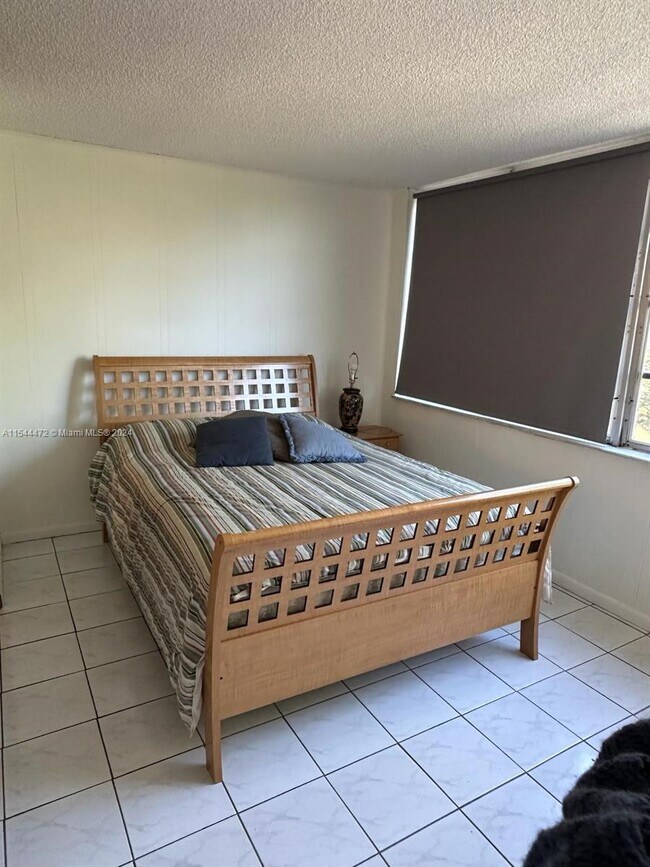 Foto del edificio - 445 NE 195th St