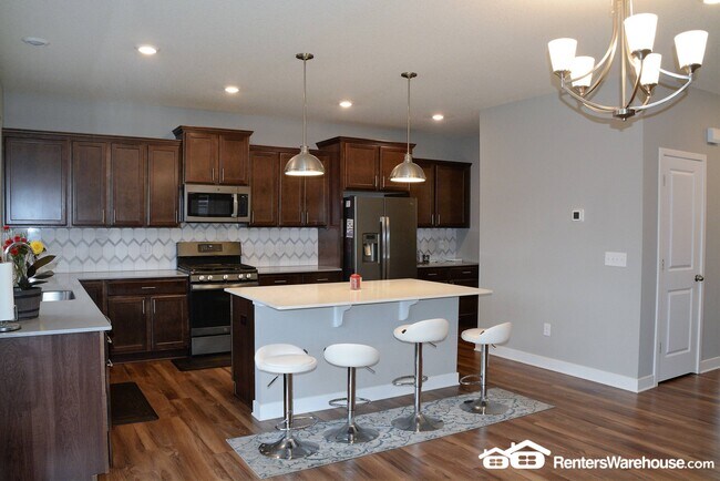 Foto del edificio - 1226 Maple Ln