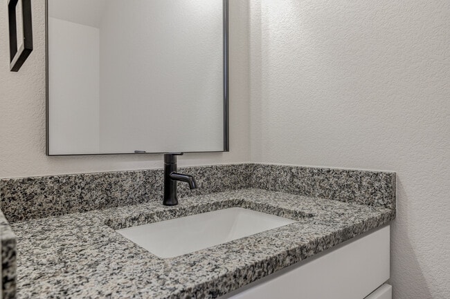 Building Photo - 600 Badger Ln