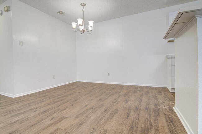 Foto del edificio - 8000 West Gate Blvd