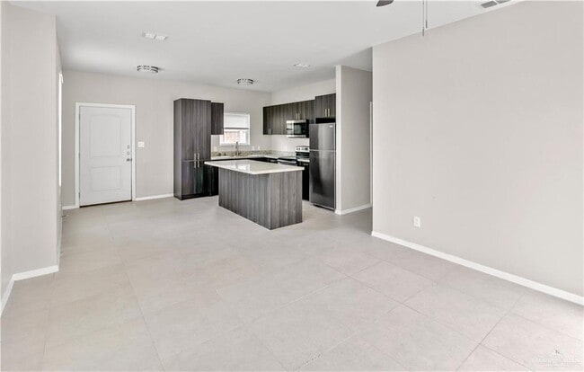 Building Photo - 10 Alta Vista Dr