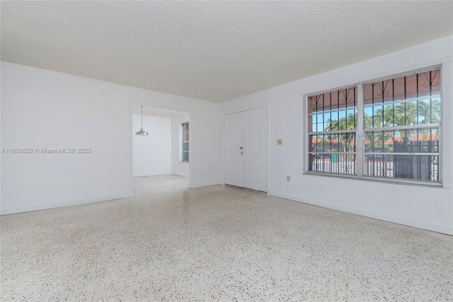 Building Photo - 3076 SW 17th St