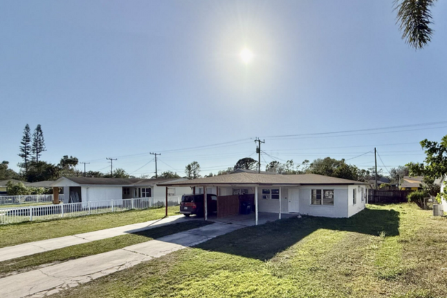 Building Photo - 4410 19th St Cir W