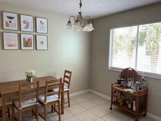 Cocina comedor - 183 11th Ave N