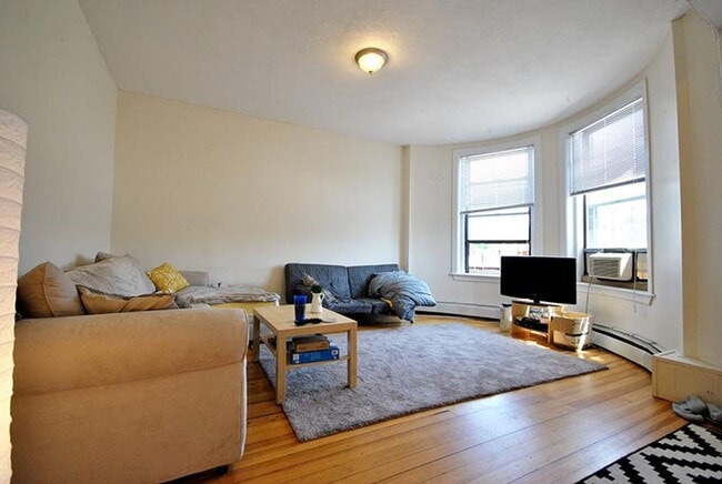 Foto del edificio - NO BROKER FEE!!   AUGUST 1ST CLEVELAND CIRCLE AVAILABILITY
